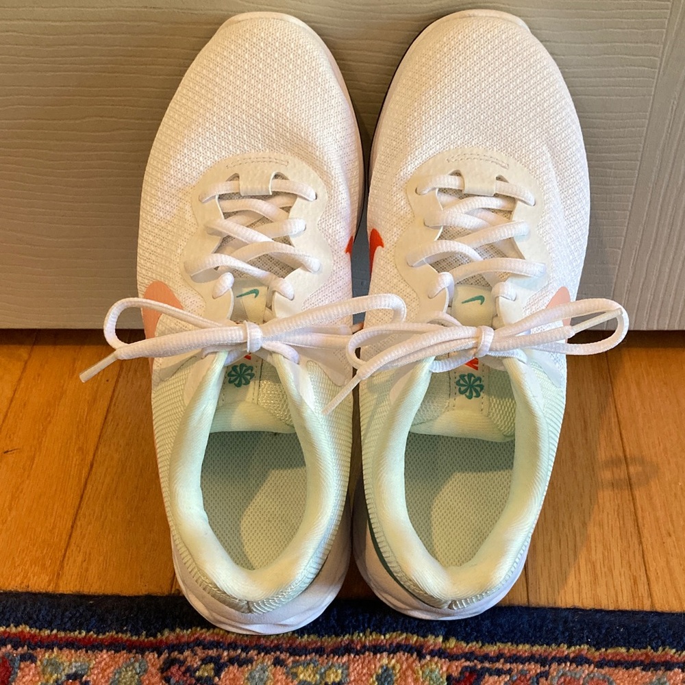 NWOT Nike Sneakers